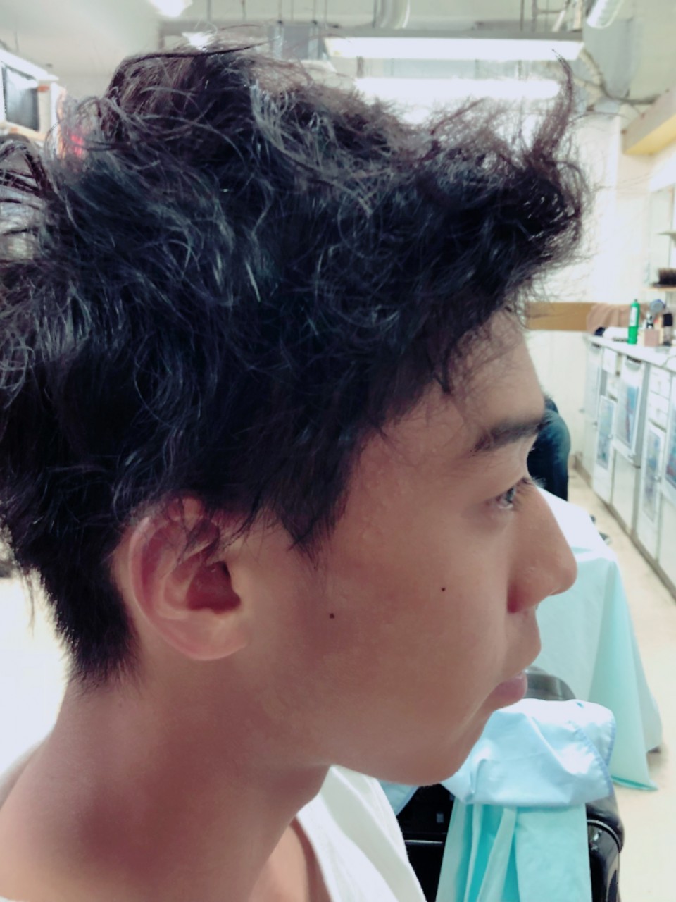 ツイストベースの強めパーマ来店したお客様のヘアスタイルカット