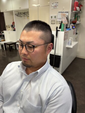 短髪 フェザーバック