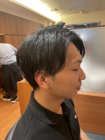 ナチュラルなセンターパートスタイル