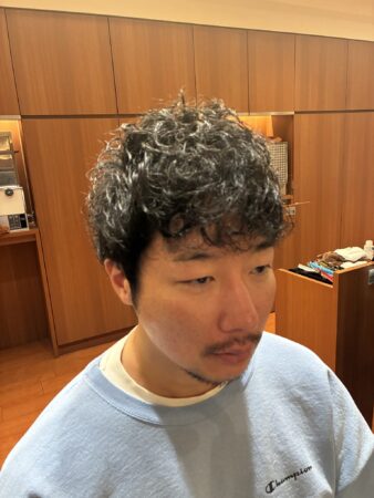 くせ毛をいかして、“パーマをかけたように見える”ナチュラルウェーブスタイル