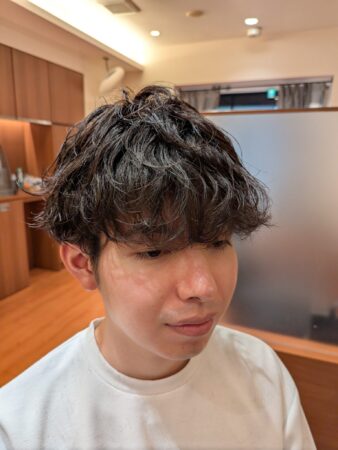 自然な動きで清潔感 シャドウパーマ