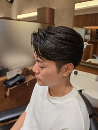 ツーブロック×サイドパート　ビジネススタイル