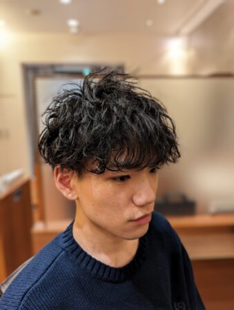 ナチュラルツイスパで作る無造作な束感スタイル