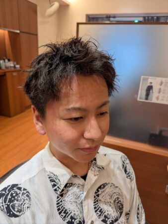 朝のセットが簡単！無造作パーマで自然な動きをプラス