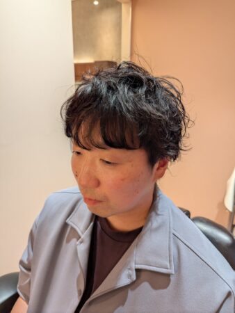 控えめでも動きはしっかり シャドウパーマ