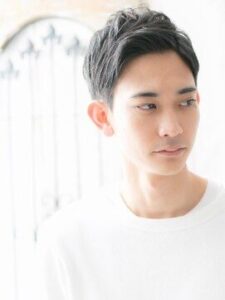 夏は首元すっきりで涼しく☆
