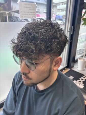 今人気の「スペインカール」ラフだけどキマる最強パーマ