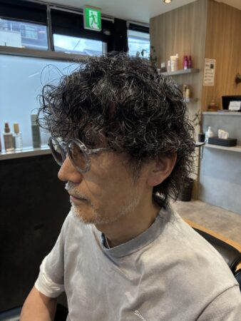 長めのスパイラルで大人のパーマ