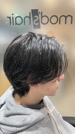 大人っぽく見せたいなら「作り込みすぎない毛流れ」が正解