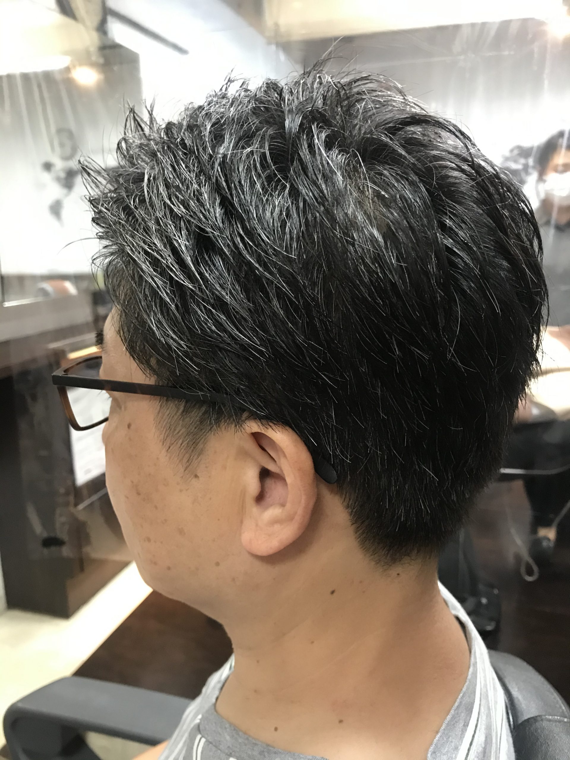 白髪ぼかしについて ハンサム Classic浦和西口店 浦和駅西口から徒歩5分 白髪ぼかしについて ハンサム Classic浦和西口店 浦和駅西口から徒歩5分