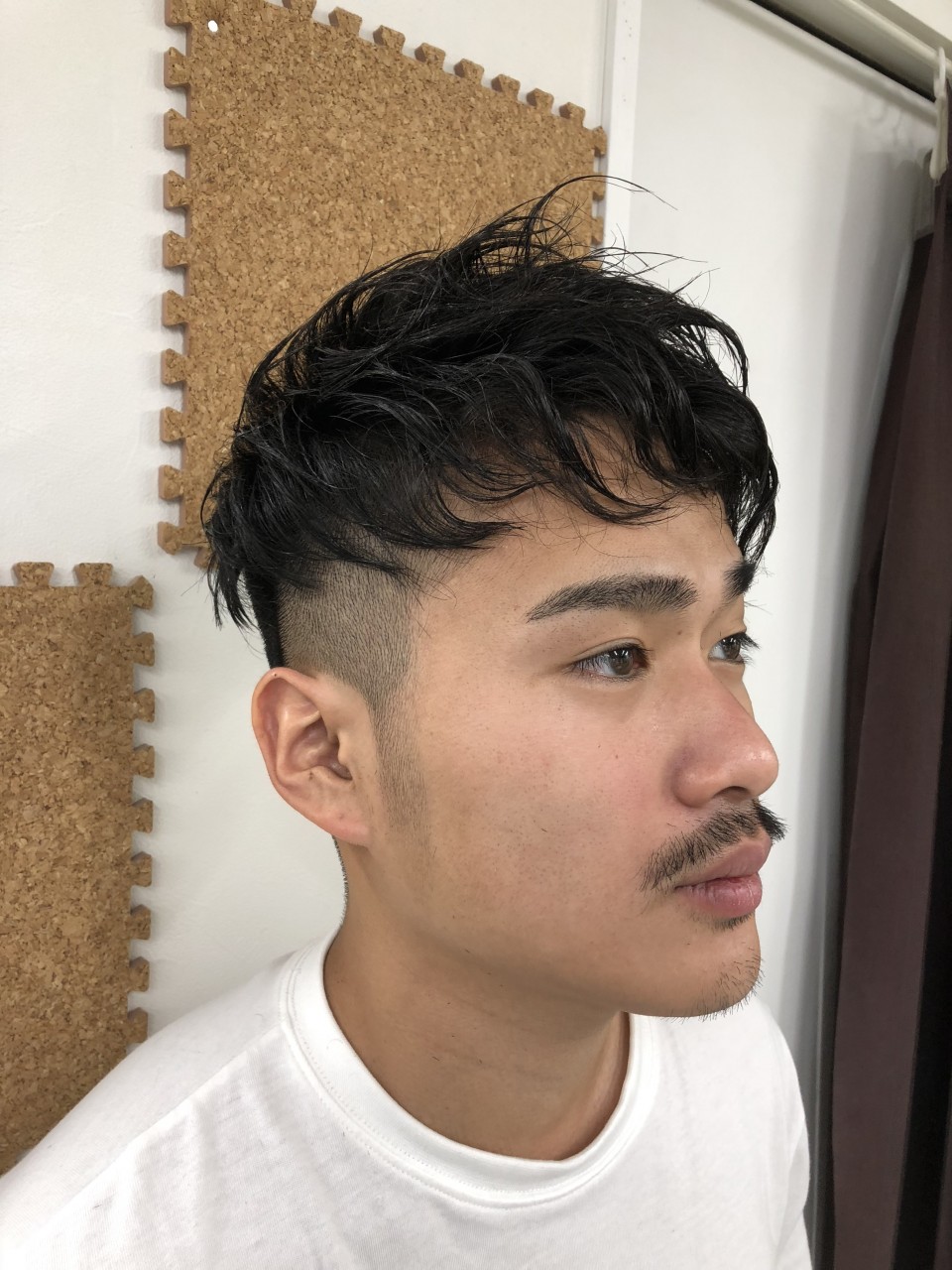 メンズナチュラルパーマ 刈り上げ 来店したお客様のヘアスタイル The Barber Eroica 東浦和店 P5台あり