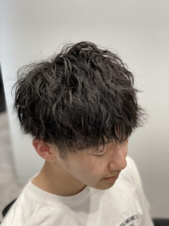 マット系でもセットできるツイストスパイラルパーマ